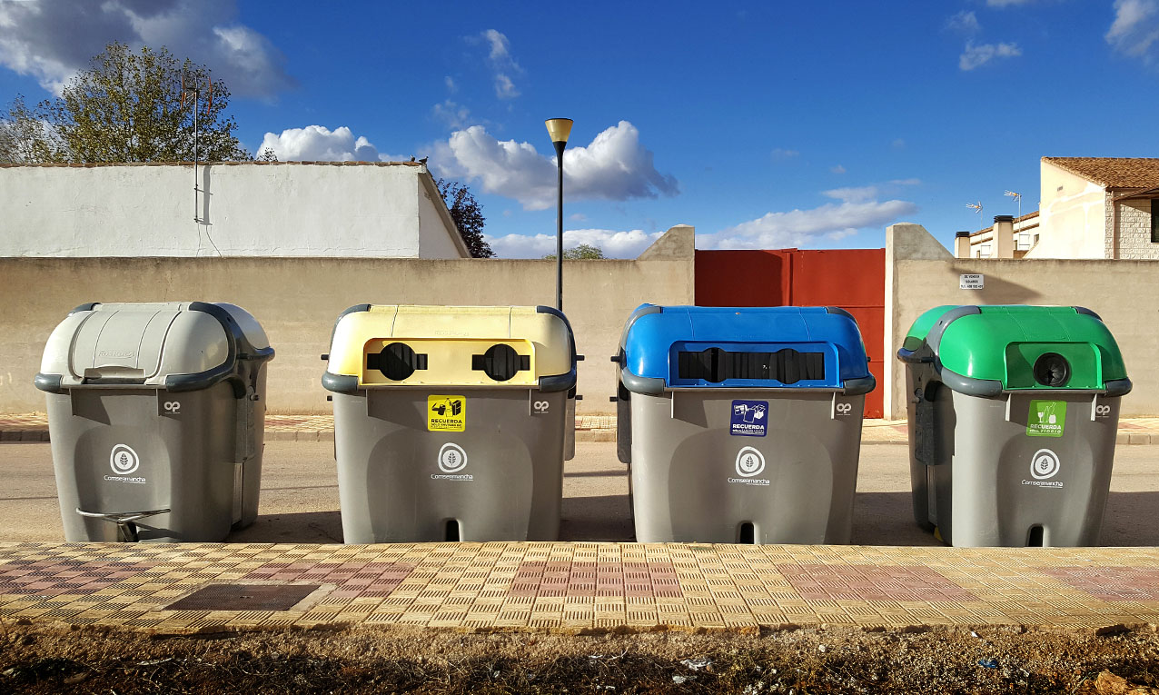 Contenedores de basura selectiva reciclaje